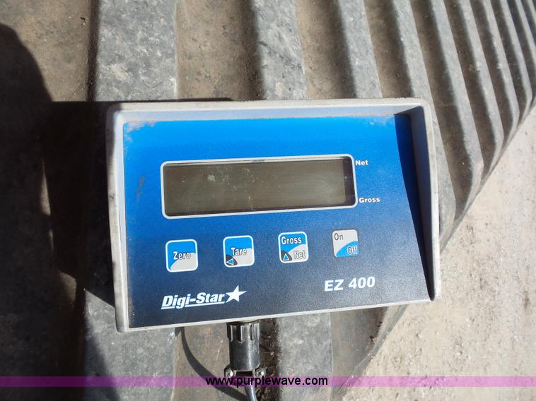 image for item K1689 Brent 1084 grain cart