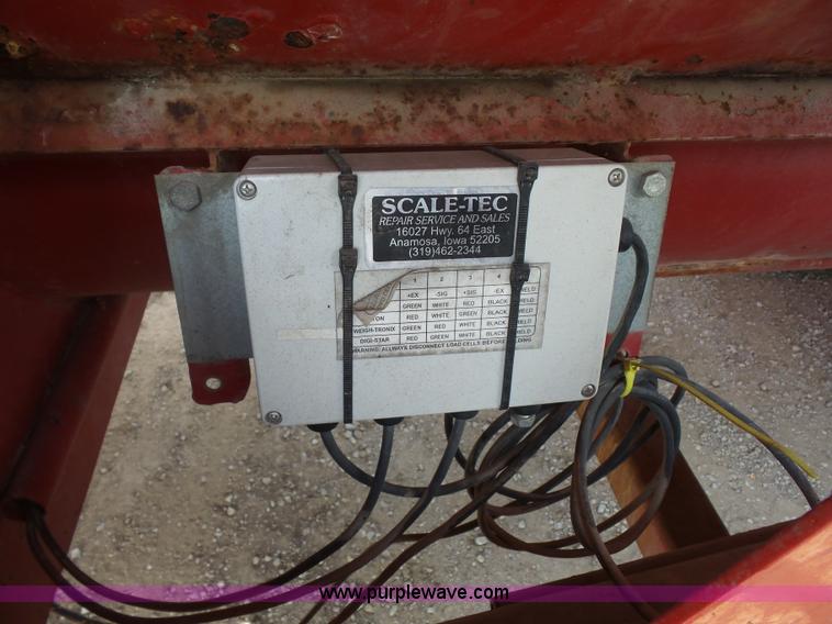 image for item K1689 Brent 1084 grain cart