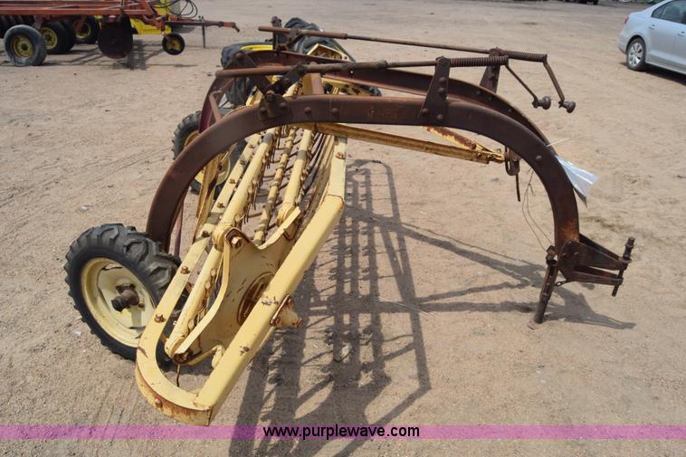 image for item K2819 New Holland 56 hay rake