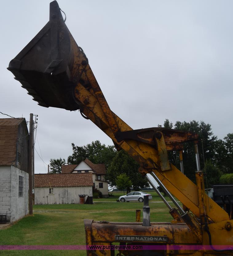 image for item K2861 1963 International T340A Drott track loader