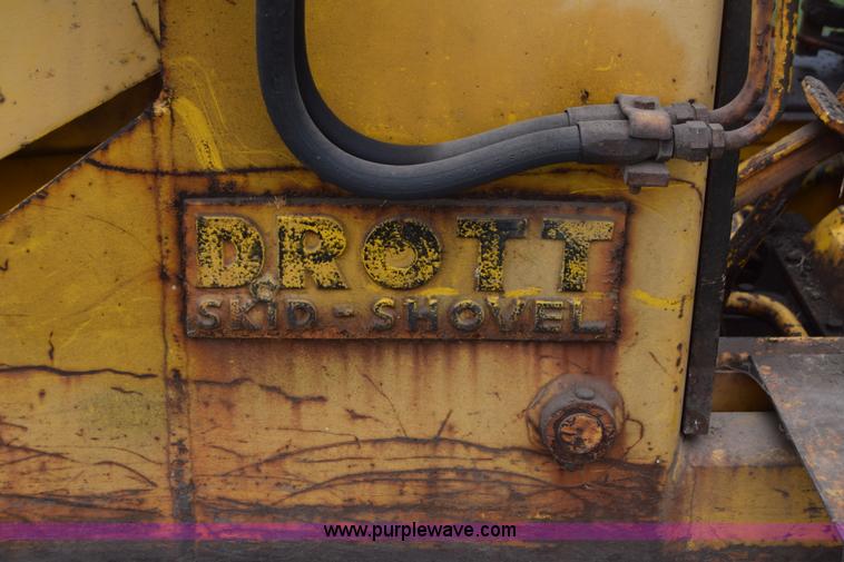 image for item K2861 1963 International T340A Drott track loader