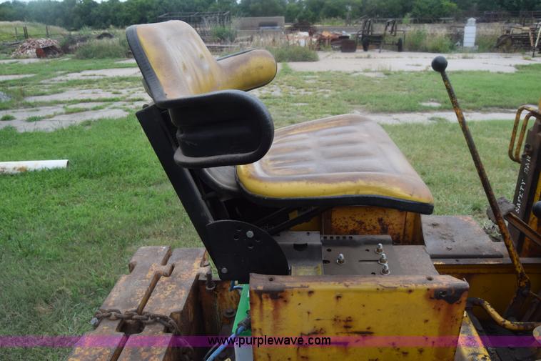 image for item K2861 1963 International T340A Drott track loader