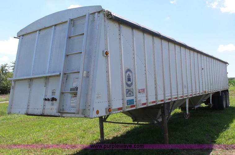 image for item K3136 2000 Merritt grain trailer