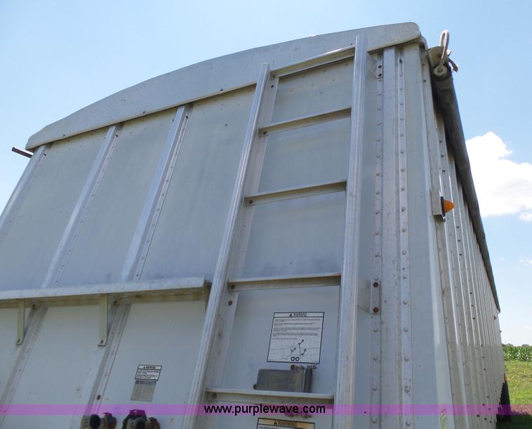 image for item K3136 2000 Merritt grain trailer