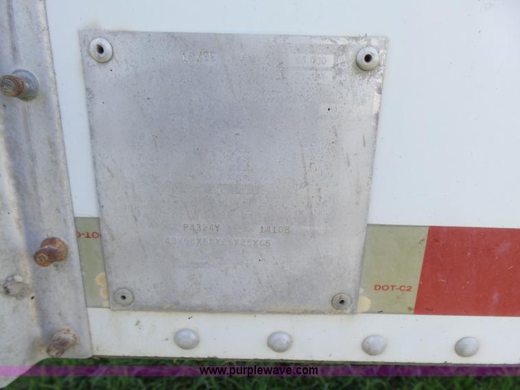 image for item K3136 2000 Merritt grain trailer