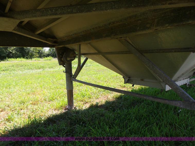 image for item K3136 2000 Merritt grain trailer