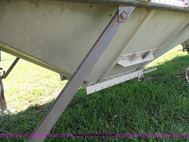 image for item K3136 2000 Merritt grain trailer