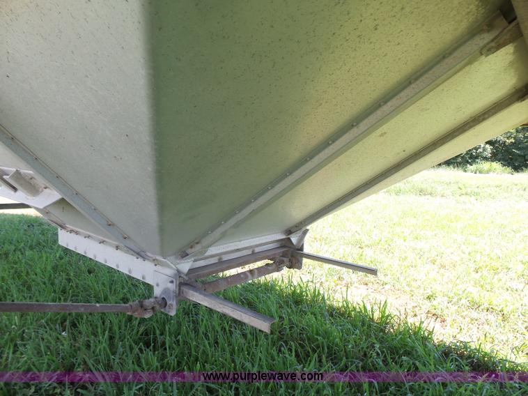 image for item K3136 2000 Merritt grain trailer