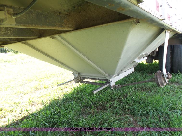 image for item K3136 2000 Merritt grain trailer