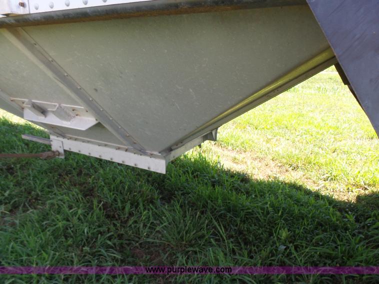 image for item K3136 2000 Merritt grain trailer