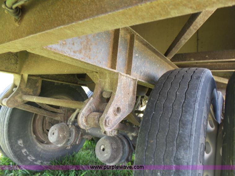 image for item K3136 2000 Merritt grain trailer