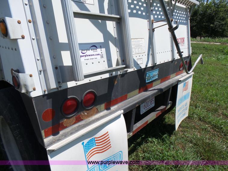image for item K3136 2000 Merritt grain trailer