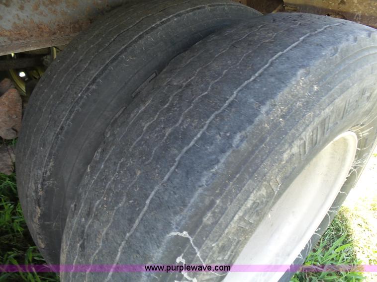 image for item K3136 2000 Merritt grain trailer