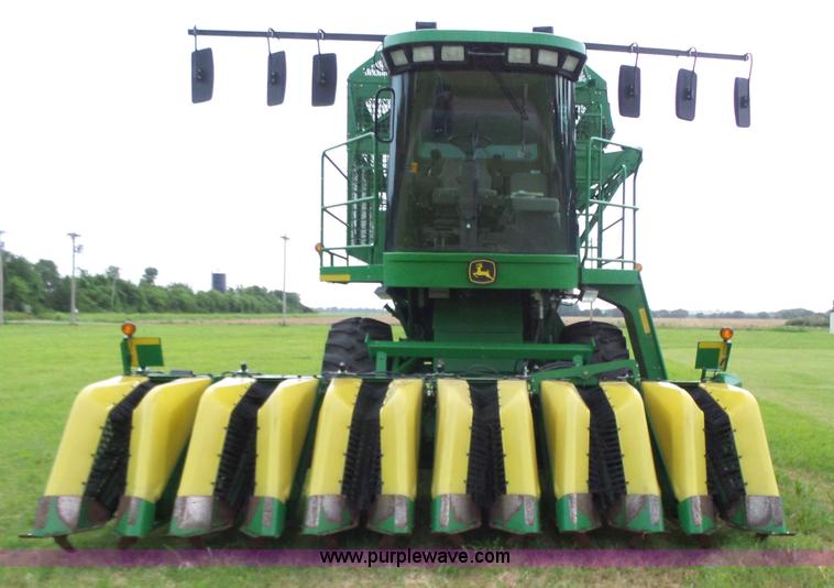 image for item K3162 2004 John Deere 7460 RWA cotton stripper