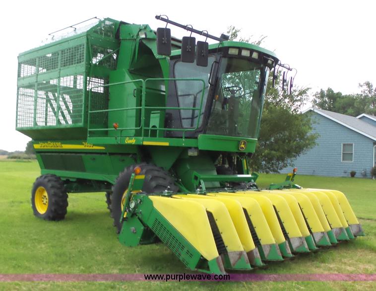 image for item K3162 2004 John Deere 7460 RWA cotton stripper