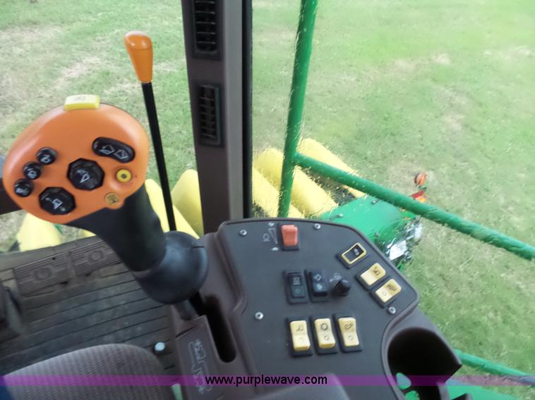 image for item K3162 2004 John Deere 7460 RWA cotton stripper