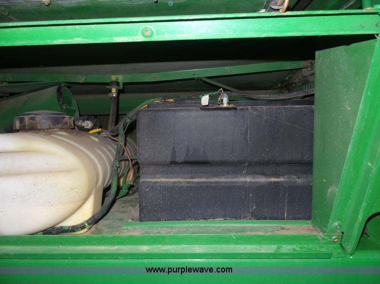 image for item K3162 2004 John Deere 7460 RWA cotton stripper