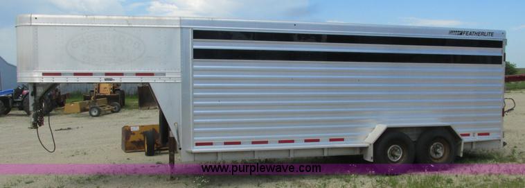 image for item K4073 2010 Featherlite 8117 horse trailer