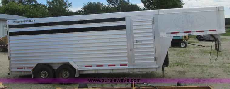 image for item K4073 2010 Featherlite 8117 horse trailer