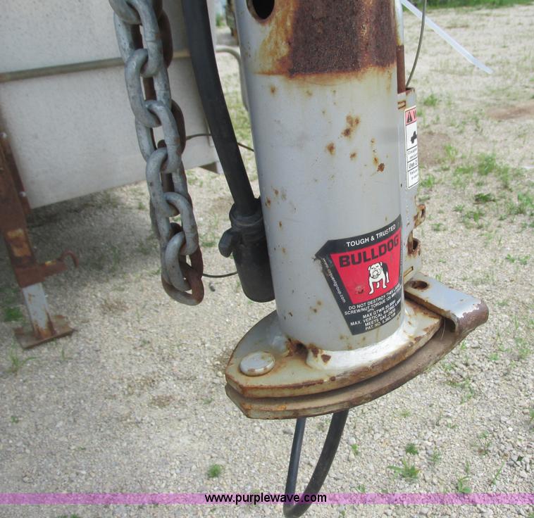 image for item K4073 2010 Featherlite 8117 horse trailer