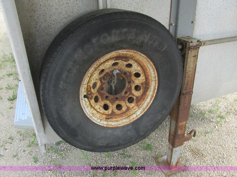 image for item K4073 2010 Featherlite 8117 horse trailer