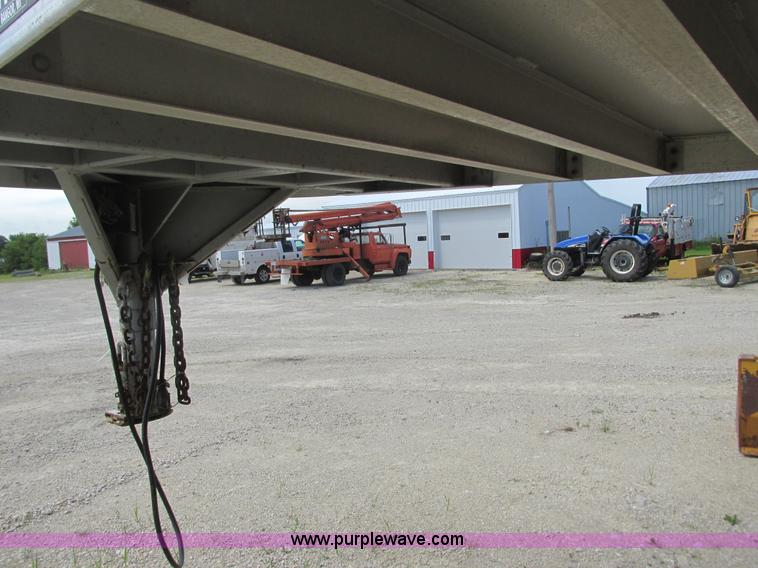 image for item K4073 2010 Featherlite 8117 horse trailer