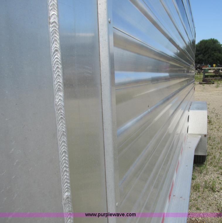 image for item K4073 2010 Featherlite 8117 horse trailer