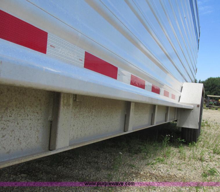 image for item K4073 2010 Featherlite 8117 horse trailer