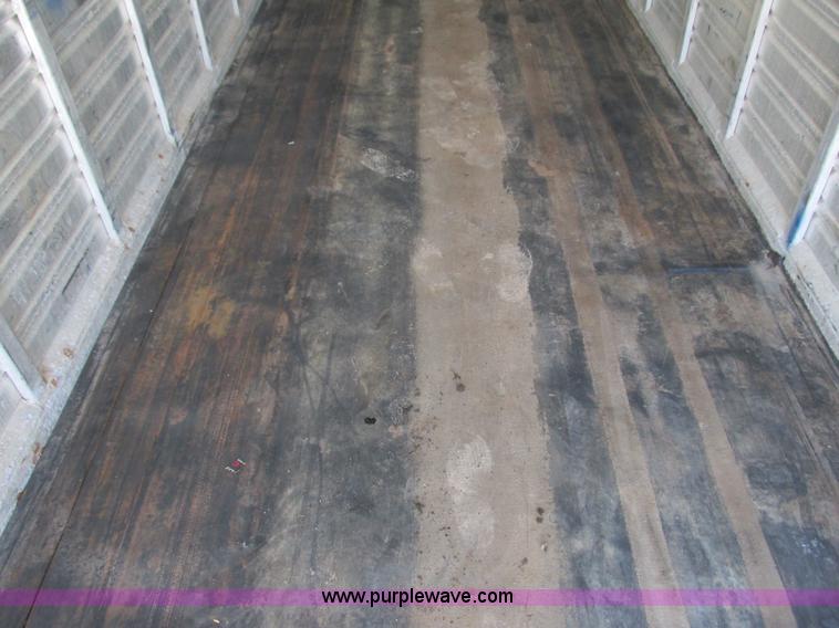 image for item K4073 2010 Featherlite 8117 horse trailer