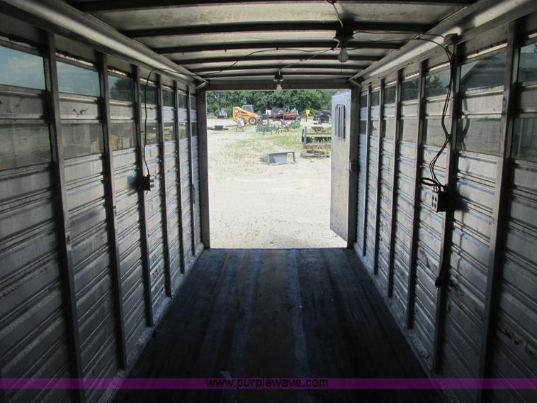 image for item K4073 2010 Featherlite 8117 horse trailer
