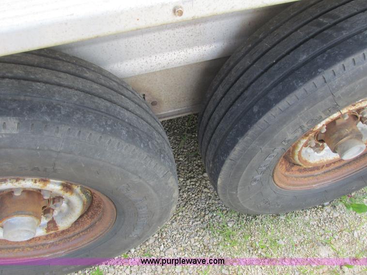 image for item K4073 2010 Featherlite 8117 horse trailer