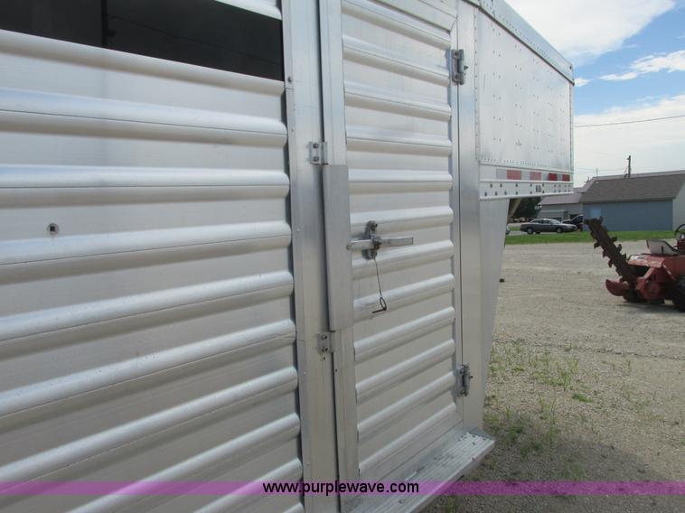 image for item K4073 2010 Featherlite 8117 horse trailer