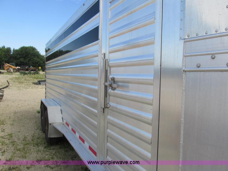 image for item K4073 2010 Featherlite 8117 horse trailer
