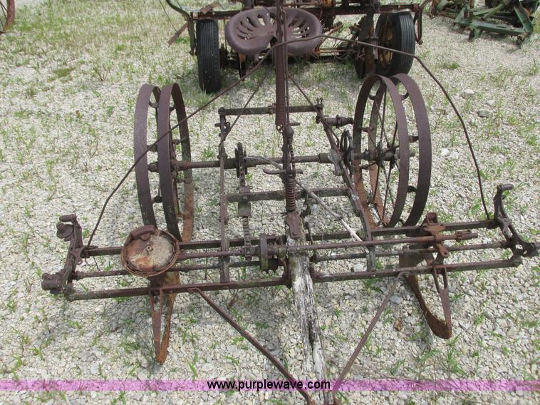 image for item K4082 Farm equipment