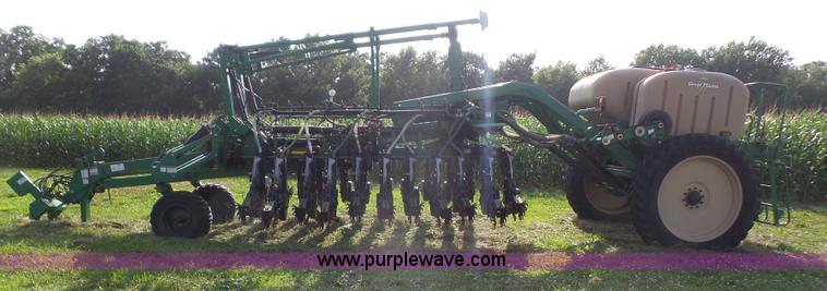 image for item K4646 2005 Great Plains YP1225 no-till planter