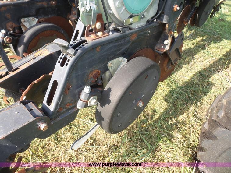 image for item K4646 2005 Great Plains YP1225 no-till planter