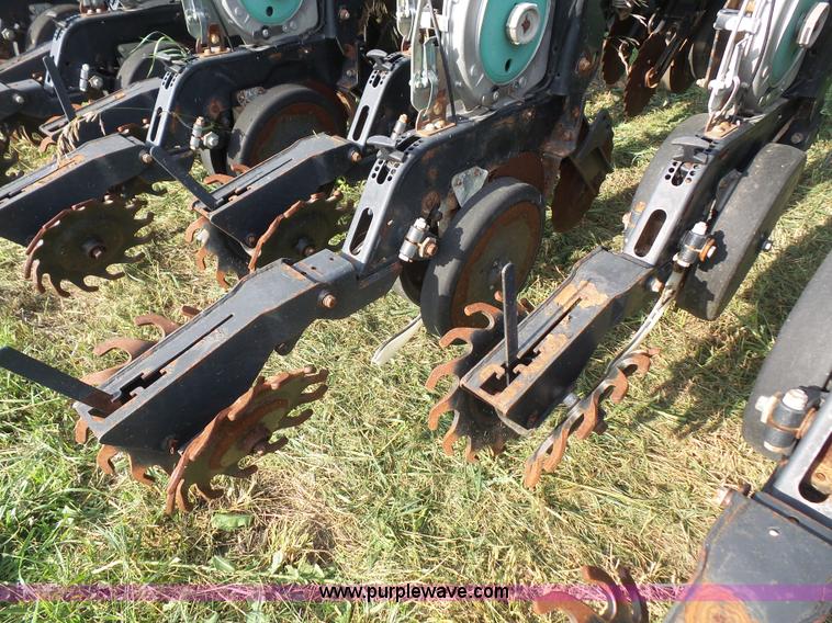image for item K4646 2005 Great Plains YP1225 no-till planter