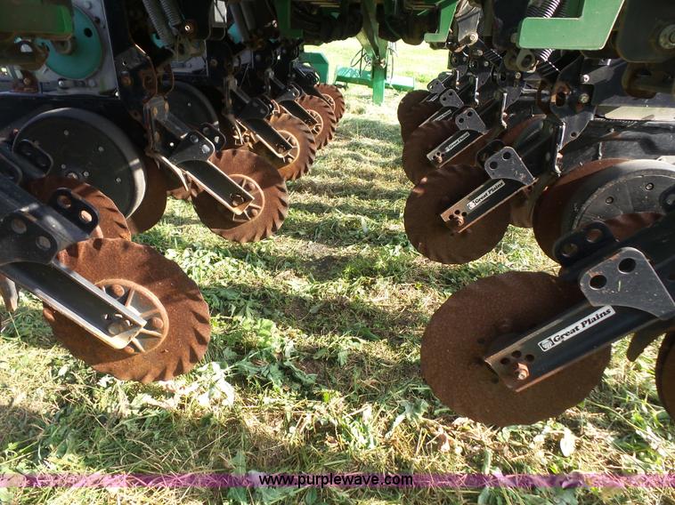 image for item K4646 2005 Great Plains YP1225 no-till planter