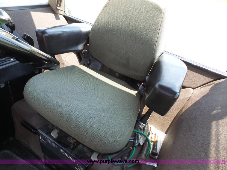 image for item K4676 1990 John Deere 4555 MFWD tractor