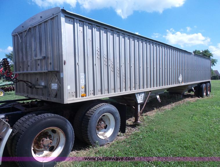 image for item K4686 1979 Wilson AGH500 double hopper grain trailer
