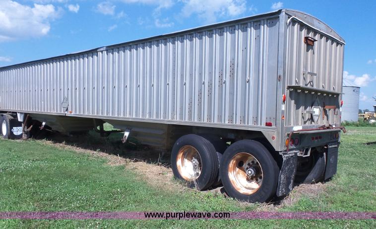 image for item K4686 1979 Wilson AGH500 double hopper grain trailer
