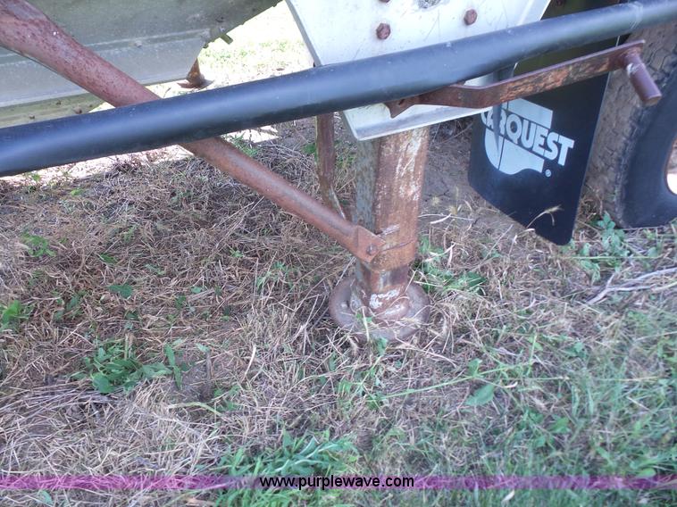 image for item K4686 1979 Wilson AGH500 double hopper grain trailer