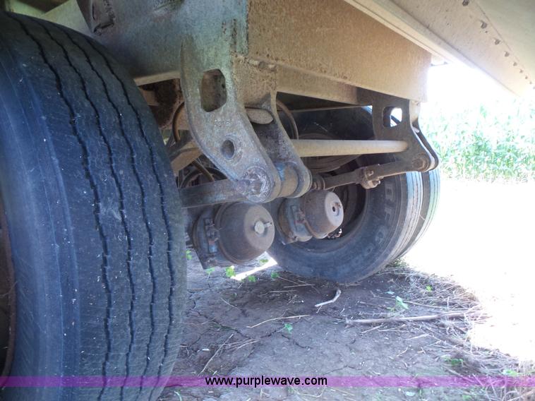 image for item K4686 1979 Wilson AGH500 double hopper grain trailer