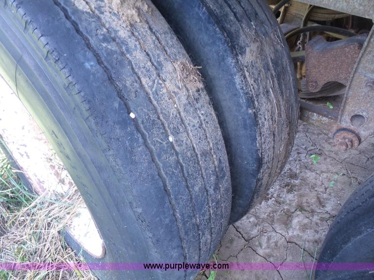 image for item K4686 1979 Wilson AGH500 double hopper grain trailer