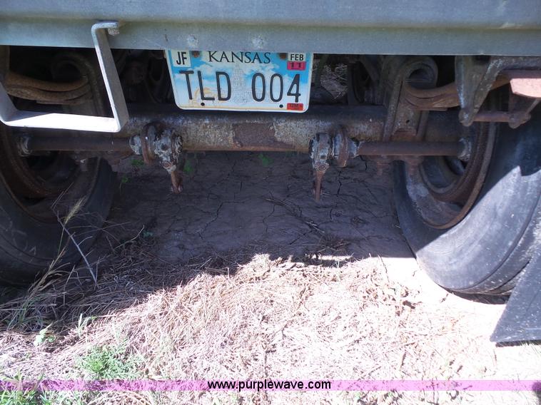 image for item K4686 1979 Wilson AGH500 double hopper grain trailer