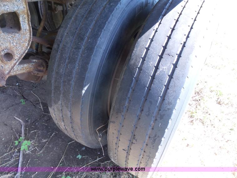 image for item K4686 1979 Wilson AGH500 double hopper grain trailer