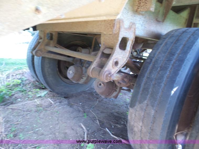 image for item K4686 1979 Wilson AGH500 double hopper grain trailer