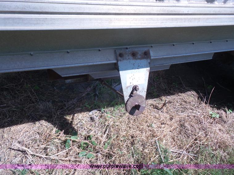 image for item K4686 1979 Wilson AGH500 double hopper grain trailer