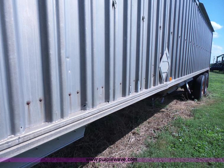 image for item K4686 1979 Wilson AGH500 double hopper grain trailer