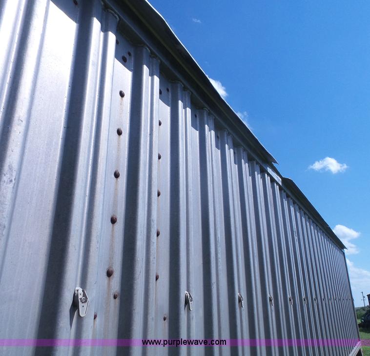 image for item K4686 1979 Wilson AGH500 double hopper grain trailer